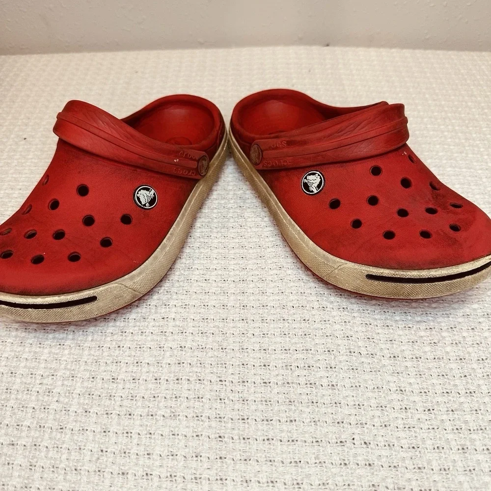Kids Red Crocs Classic Clogs Comfortable Slip On Shoes‎ Youth Size 2 Retro